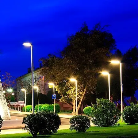 罗克公寓酒店 *