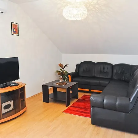 Apartmani Roko Apartment *
