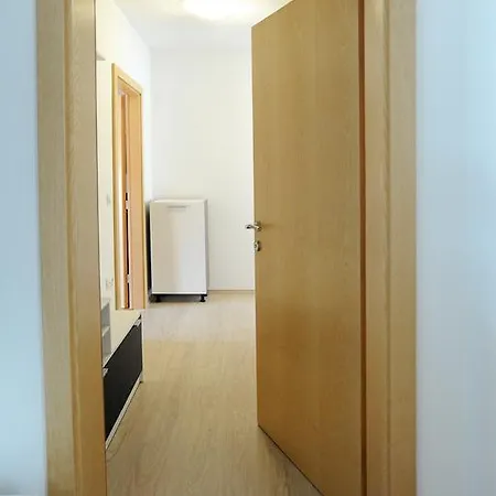 罗克公寓酒店 *