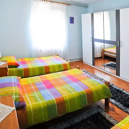 罗克公寓酒店 *