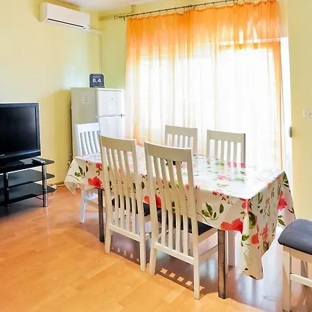 罗克公寓酒店 *